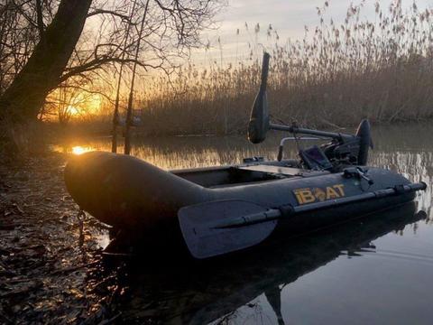 IBOAT 160 GEN5 SUPERLIGHT (7KG)  CARBON BLACK